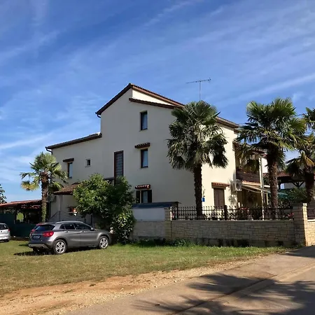 Apartment Ap 5, Nur 500 Meter Zum Zentrum Funtana