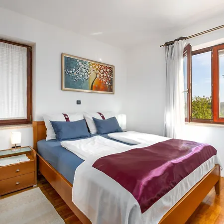 Apartment Ap 5, Nur 500 Meter Zum Zentrum Funtana